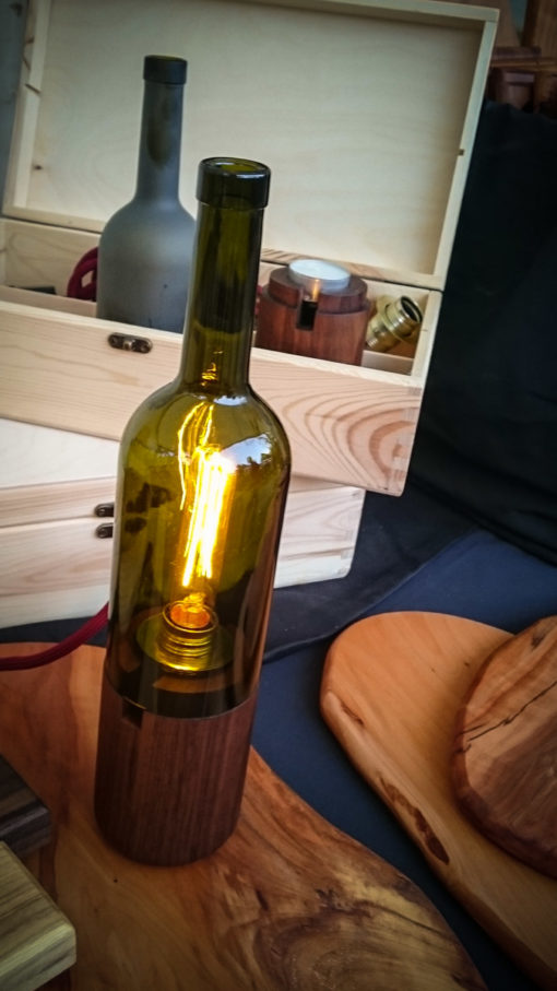 Weinflaschen-Lampe aus Nussbaum-393
